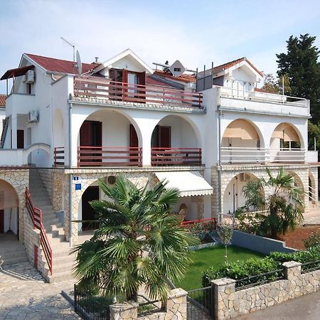 Apartment Ivan By El-Pi Tours Malinska Exterior foto