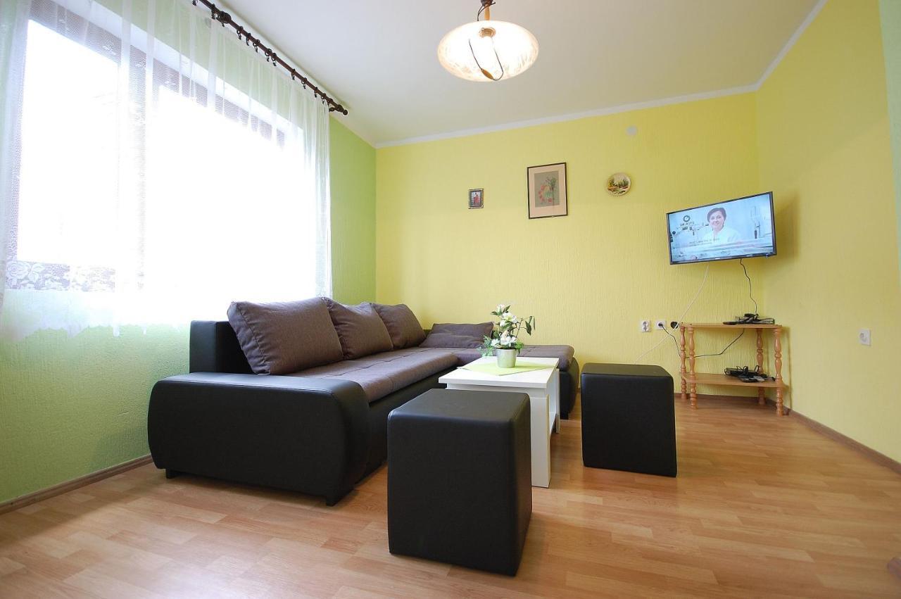 Apartment Ivan By El-Pi Tours Malinska Exterior foto